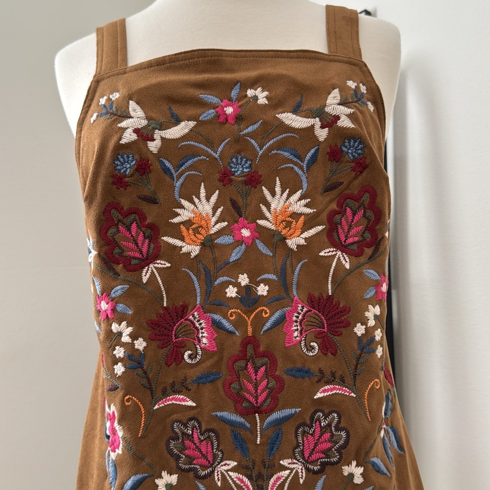 Beautiful Abercrombie embroidery dress - Picture 2 of 8
